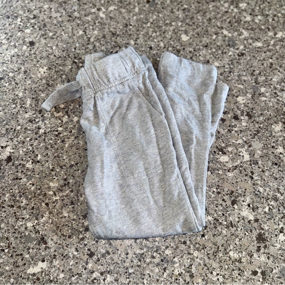 OshKosh B’Gosh l Gray Kids Sweats l Boy’s Size: 4